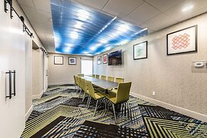 Holiday Inn Express Flint-Campus Area by IHG