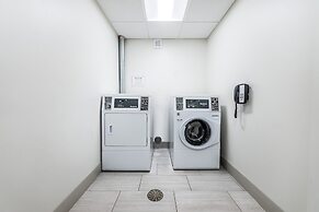 Holiday Inn Express Flint-Campus Area by IHG