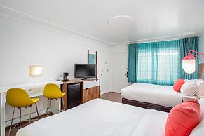 Beachside Hotel & Suites