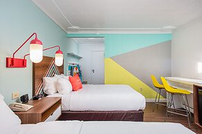 Beachside Hotel & Suites