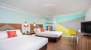 Beachside Hotel & Suites