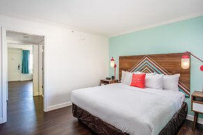 Beachside Hotel & Suites