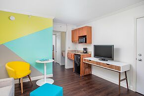 Beachside Hotel & Suites