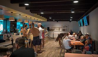 Beachside Hotel & Suites