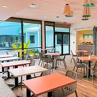 Beachside Hotel & Suites