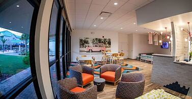 Beachside Hotel & Suites