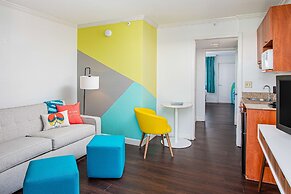 Beachside Hotel & Suites