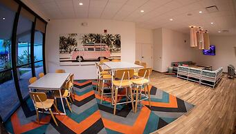 Beachside Hotel & Suites