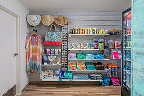 Beachside Hotel & Suites