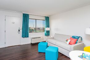 Beachside Hotel & Suites