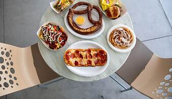 Beachside Hotel & Suites