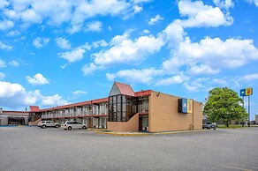 Super 8 by Wyndham Perrysburg/Toledo