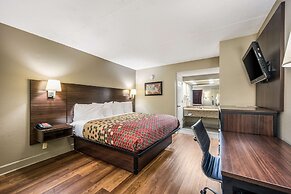 Econo Lodge Inn & Suites