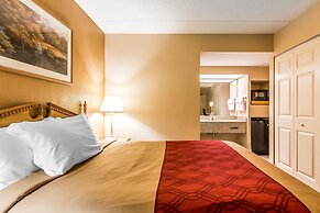 Econo Lodge Inn & Suites