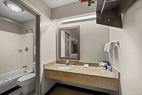 Red Roof Inn Detroit - Royal Oak/ Madison Heights