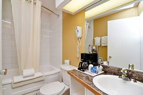 Econo Lodge Motel Village