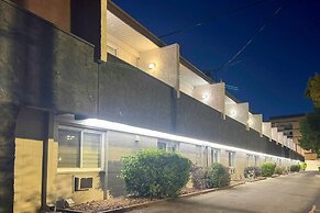 Econo Lodge Motel Village