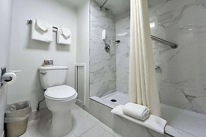 Econo Lodge Motel Village