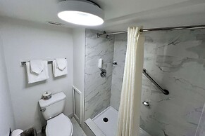 Econo Lodge Motel Village