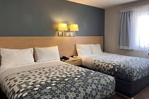 Econo Lodge Motel Village