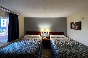 Econo Lodge Motel Village