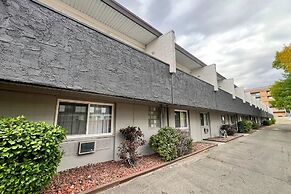 Econo Lodge Motel Village