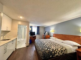 Econo Lodge Motel Village