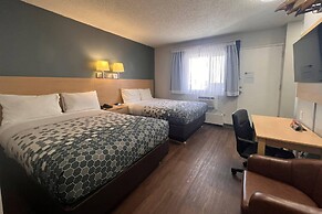 Econo Lodge Motel Village