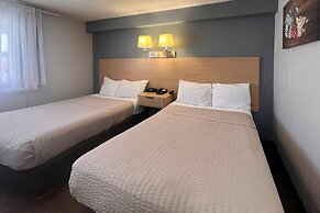 Econo Lodge Motel Village
