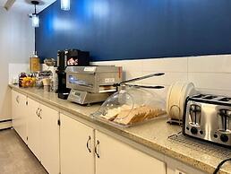 Econo Lodge Motel Village