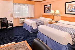 Econo Lodge Motel Village