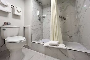 Econo Lodge Motel Village