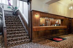 Russ Hill Hotel