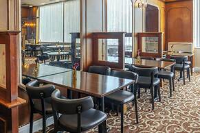 Russ Hill Hotel