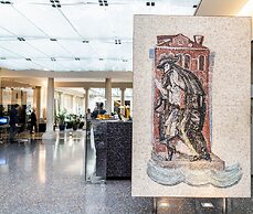 Hotel Monaco & Grand Canal