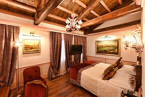 Hotel Monaco & Grand Canal