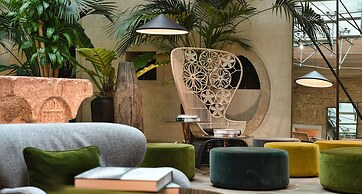 Hotel Monaco & Grand Canal