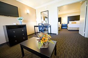 Hotel d’Lins Ontario Airport