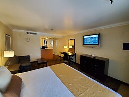 Hotel d’Lins Ontario Airport