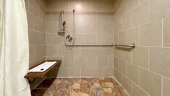 Hotel d’Lins Ontario Airport