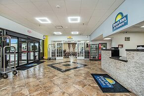Days Inn & Suites by Wyndham Mt Pleasant