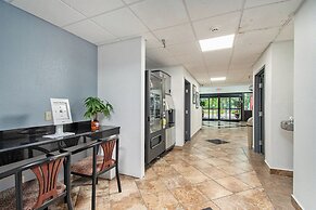 Days Inn & Suites by Wyndham Mt Pleasant