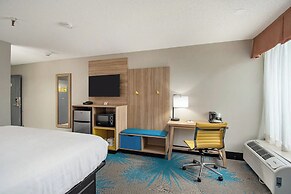 Days Inn & Suites by Wyndham Mt Pleasant