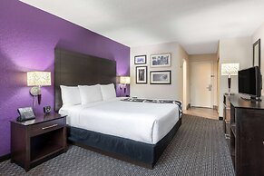 La Quinta Inn & Suites by Wyndham Clifton/Rutherford