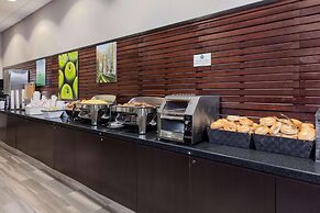 La Quinta Inn & Suites by Wyndham Clifton/Rutherford