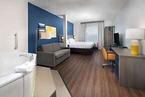 Comfort Suites Outlet Center