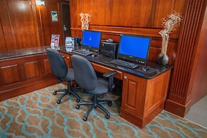 Comfort Suites Outlet Center