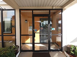 Budgetel Inn & Suites