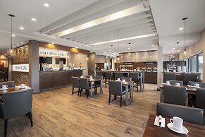 Holiday Inn Calgary-Airport by IHG