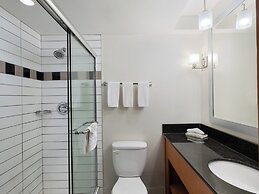 Holiday Inn Calgary-Airport by IHG